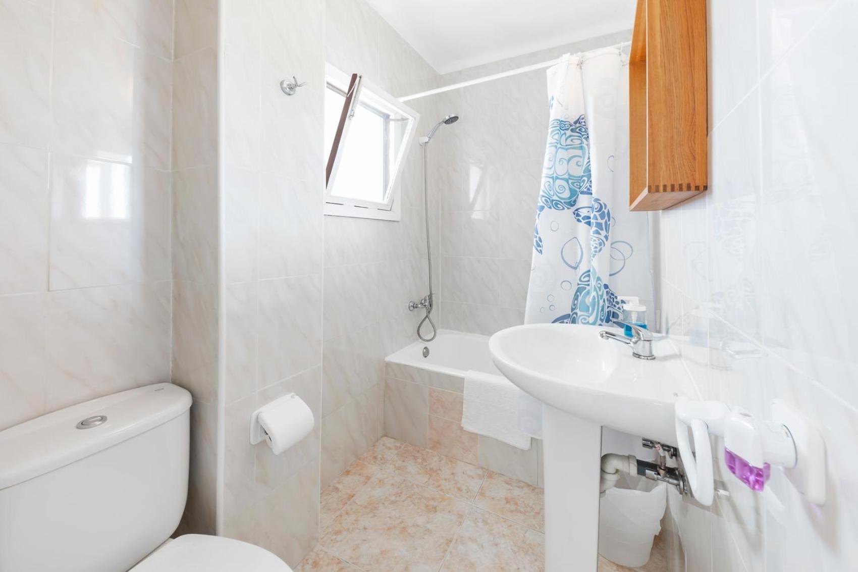 Hostal Cala Llombards Ngoại thất bức ảnh