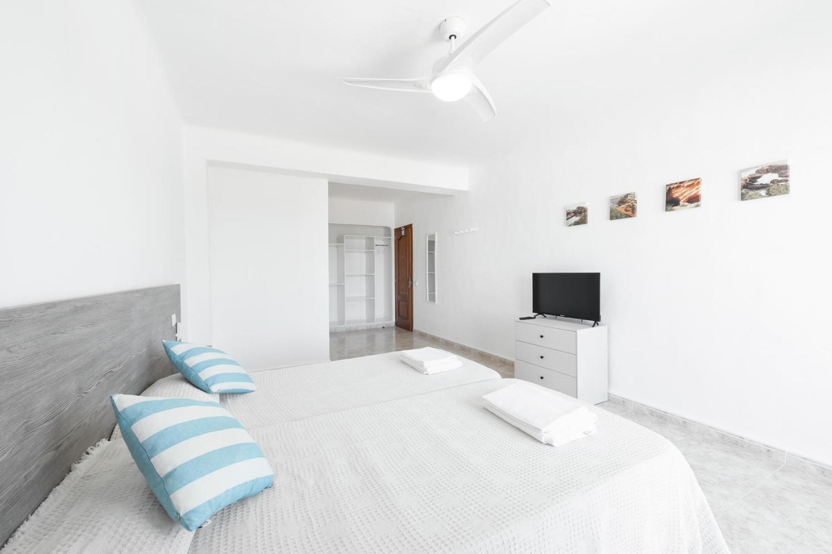 Hostal Cala Llombards Ngoại thất bức ảnh