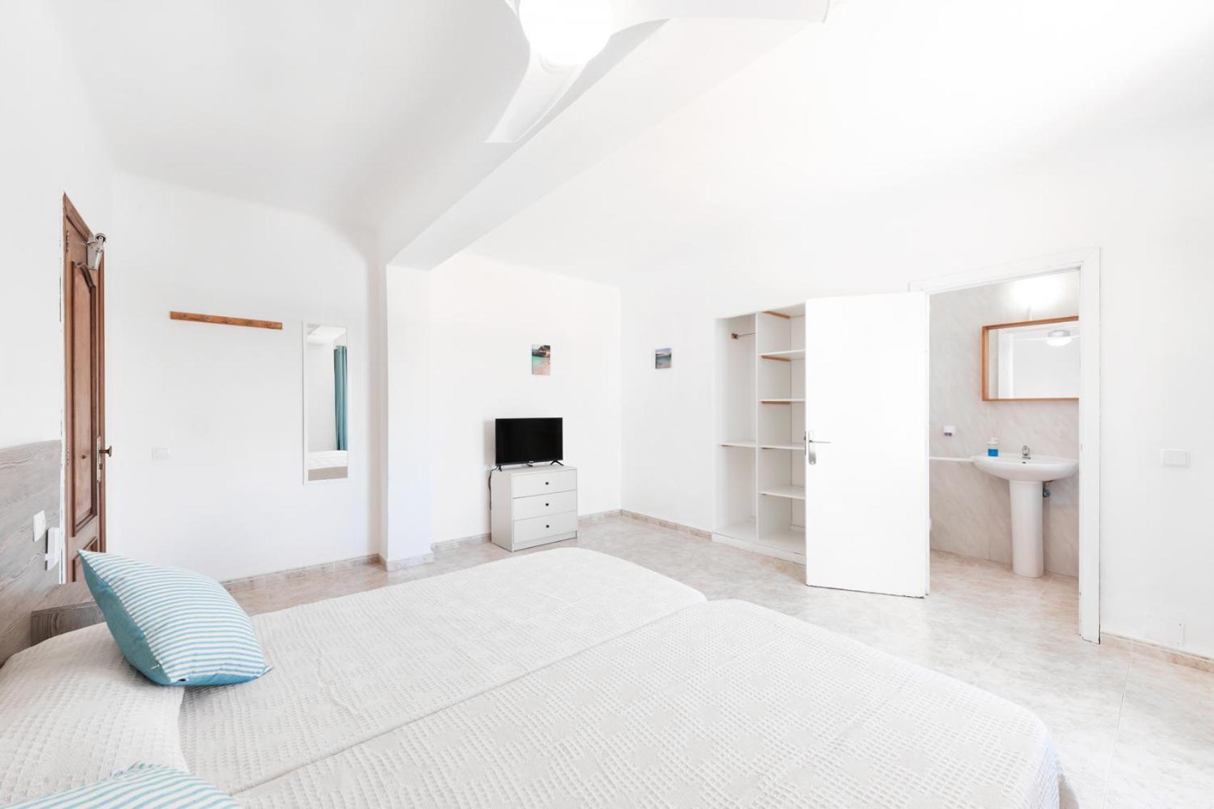 Hostal Cala Llombards Ngoại thất bức ảnh