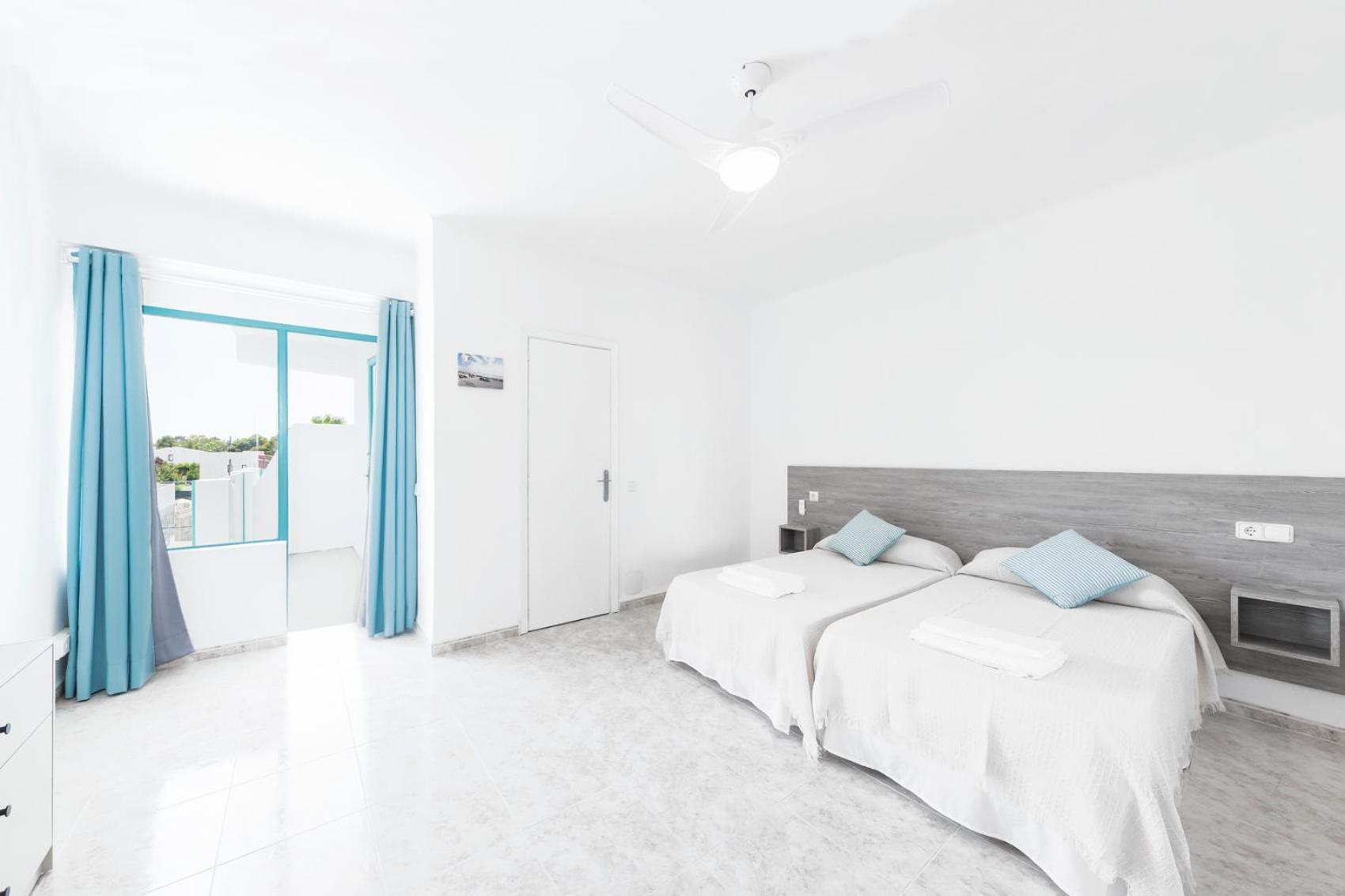 Hostal Cala Llombards Ngoại thất bức ảnh